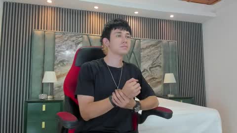 Snapshot of michaeel_blue chatting on 10.05.25 Michael online show from 10.05.25