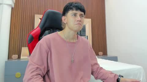 Snapshot of michaeel_blue chatting on 10.11.25 Michael online show from 10.11.25