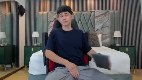 Snapshot of michaeel_blue chatting on 10.15.25 Michael online show from 10.15.25