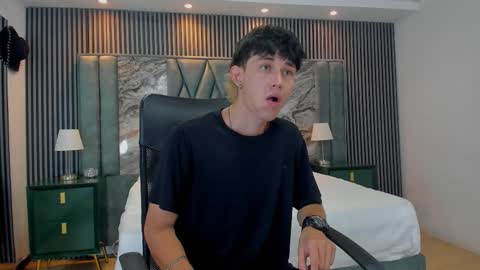 Snapshot of michaeel_blue chatting on 10.24.25 Michael online show from 10.24.25