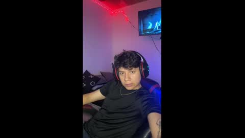 michael independent model  online show from 01.30.25