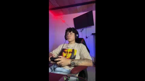 michael independent model  online show from 02.24.25