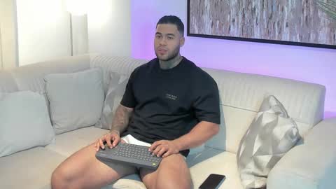 Michael Salens independent model online show from 02.12.25