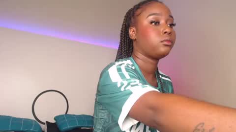 Snapshot of michaelacox chatting on 07.05.26 Michel online show from 07.05.26