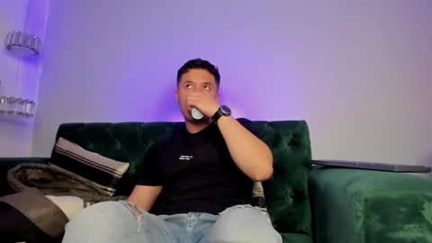 MichaelConnor  online show from 02.08.25