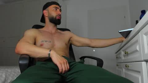 Snapshot of michaelevansx chatting on 05.18.26 MichaelEvansx online show from 05.18.26