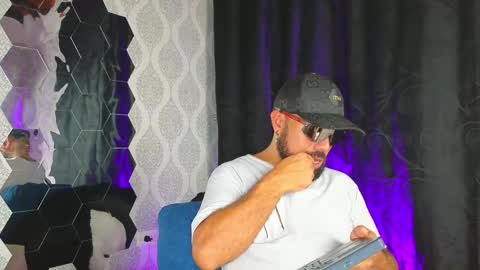 Snapshot of michaell_twink chatting on 02.25.25 Michaell online show from 02.25.25