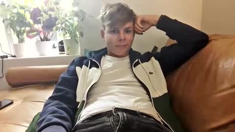 Snapshot of michaeltwinkboy chatting on 03.27.26 michaeltwinkboy online show from 03.27.26