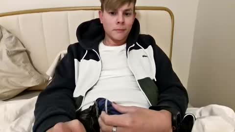 Snapshot of michaeltwinkboy chatting on 03.29.26 michaeltwinkboy online show from 03.29.26