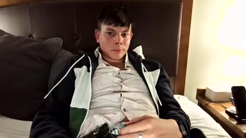 Snapshot of michaeltwinkboy chatting on 05.19.26 michaeltwinkboy online show from 05.19.26