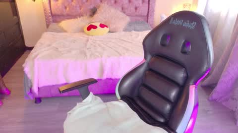 michell_petty01 online show from 09.16.25