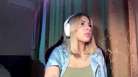 michellcrumpacker online show from 11.03.25