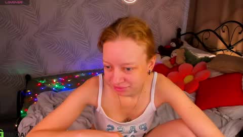 Snapshot of michelle_blond chatting on 05.26.26 michelle_blond online show from 05.26.26