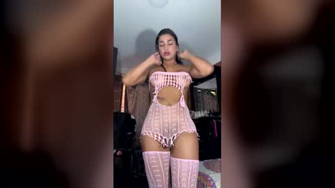 Snapshot of michelle_delatorre chatting on 02.25.26 MICHELLE DE LA TORRE online show from 02.25.26