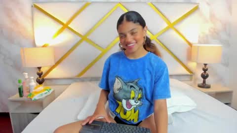 Snapshot of michellebronx chatting on 06.02.26 michellebronx online show from 06.02.26