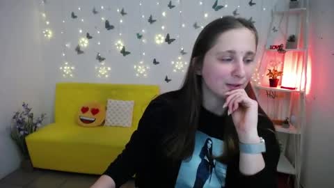 Snapshot of michellee11 chatting on 04.28.26 Michel online show from 04.28.26