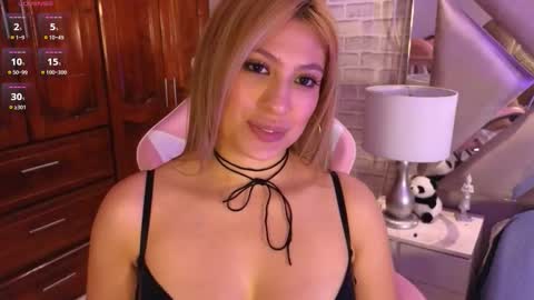 Snapshot of michellefoxx6 chatting on 12.17.25 Michelle Foxx online show from 12.17.25