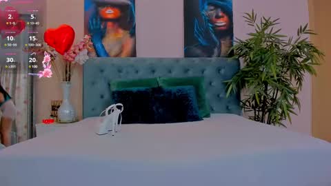 Snapshot of michellereys chatting on 02.23.25 michellereys online show from 02.23.25