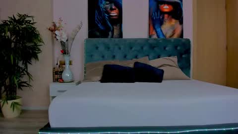 Snapshot of michellereys chatting on 09.13.25 michellereys online show from 09.13.25