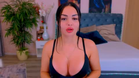 Snapshot of michellereys chatting on 10.07.25 michellereys online show from 10.07.25