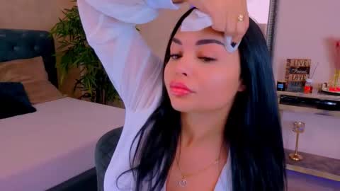 Snapshot of michellereys chatting on 10.20.25 michellereys online show from 10.20.25