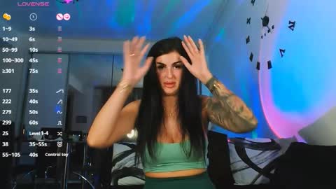 Snapshot of michelleswanx chatting on 10.01.25 Michelle online show from 10.01.25