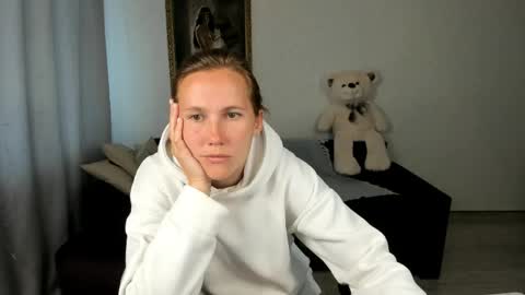 Snapshot of michellewoitsik chatting on 05.30.26 Michelle online show from 05.30.26