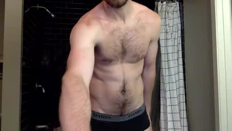 Snapshot of mickey_mic chatting on 09.11.25 mickey_mic online show from 09.11.25