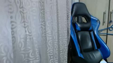 Snapshot of miculohot chatting on 01.18.25 vanesa sexy online show from 01.18.25
