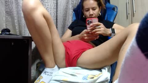 Snapshot of miculohot chatting on 02.18.25 vanesa sexy online show from 02.18.25