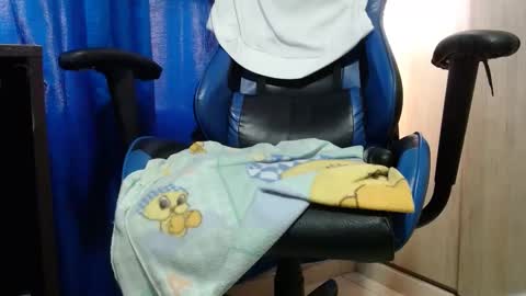 Snapshot of miculohot chatting on 02.28.25 vanesa sexy online show from 02.28.25