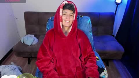 Snapshot of midnight07_ chatting on 01.17.25 Blue online show from 01.17.25