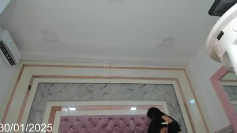 Snapshot of midnight_place chatting on 01.31.25 Sam-Emyli online show from 01.31.25