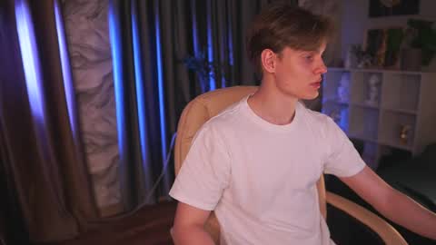 Snapshot of midnight_tease_ chatting on 04.09.26 Daniel online show from 04.09.26