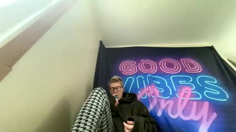 Snapshot of midnightmochi2 chatting on 04.30.26 midnightmochi2 online show from 04.30.26