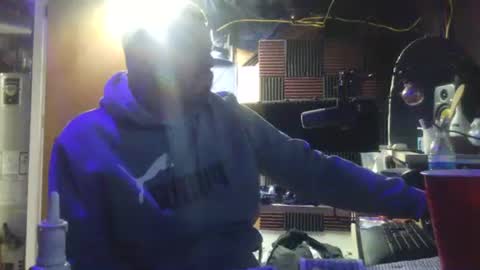 Snapshot of midtownhustler chatting on 09.22.25 midtownhustler online show from 09.22.25