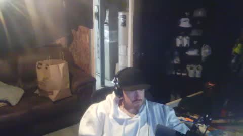 Snapshot of midtownhustler chatting on 10.08.25 midtownhustler online show from 10.08.25