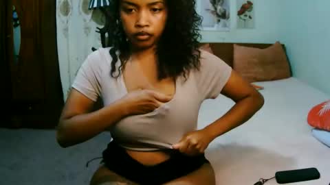 Snapshot of miel_07 chatting on 04.18.26 miel_07 online show from 04.18.26