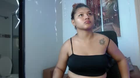 Snapshot of miel_alisha chatting on 05.25.26 miel online show from 05.25.26