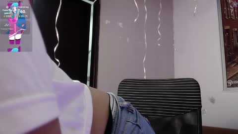 Snapshot of miel_alisha chatting on 05.27.26 miel online show from 05.27.26