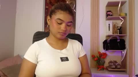 Snapshot of miel_alisha chatting on 05.30.26 miel online show from 05.30.26