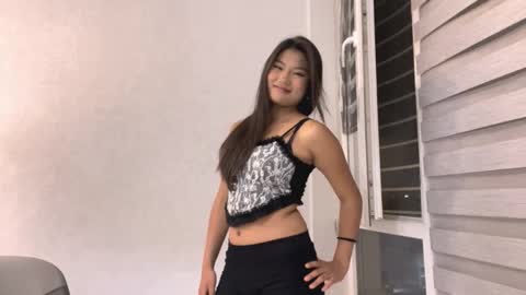 Mia online show from 10.28.25