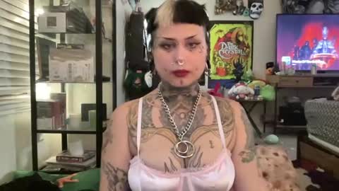 Snapshot of mignightmedliii chatting on 05.22.26 Medli online show from 05.22.26
