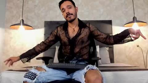 Snapshot of miguelsanfrancisco chatting on 10.21.25 miguelsanfrancisco online show from 10.21.25