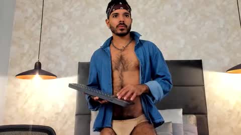 Snapshot of miguelsanfrancisco chatting on 11.24.25 miguelsanfrancisco online show from 11.24.25