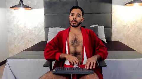 Snapshot of miguelsanfrancisco chatting on 11.30.25 miguelsanfrancisco online show from 11.30.25