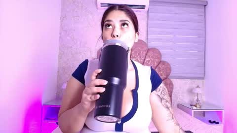 Mia  online show from 11.16.25