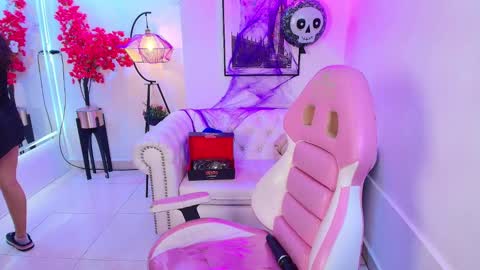 Miia online show from 10.29.25