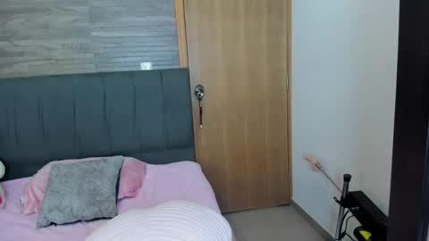 Snapshot of miia_belll chatting on 05.15.26 Mia online show from 05.15.26