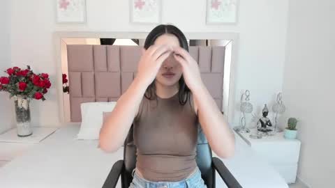 Mia  online show from 02.24.25